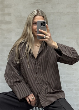 Dita striped line skjorte Dark Brown Neo Noir 